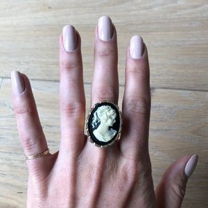 Cameo ring